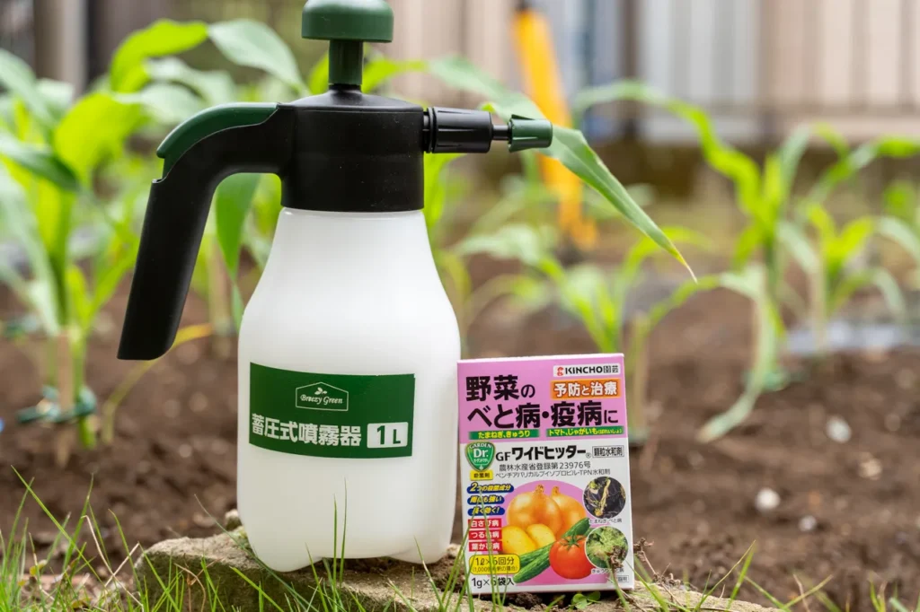 ワイドヒッターと噴霧器の写真